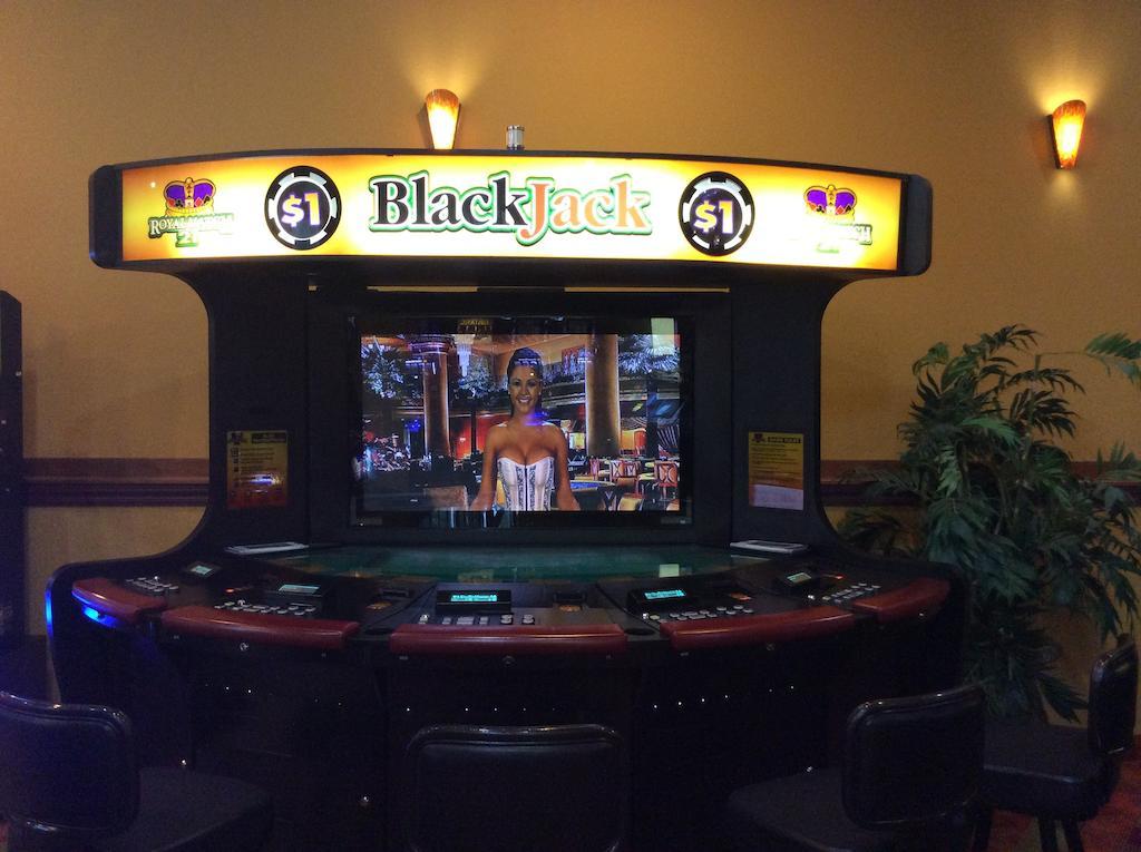 Super 8 By Wyndham Deadwood Black Hills Area Exterior photo